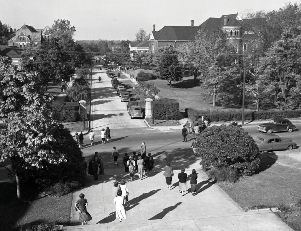 A view of College Avenue from Curry Building, (1950).